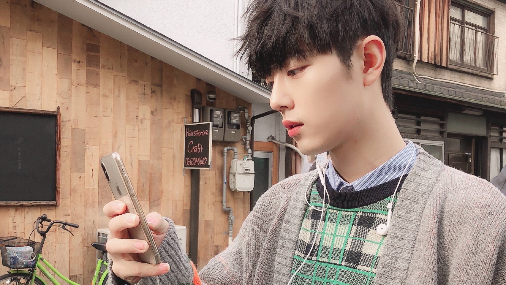 乐鱼电竞在线平台登录入口-传统龙舟赛：水上划桨的民族荣耀，赛龙舟时划桨的人叫什么