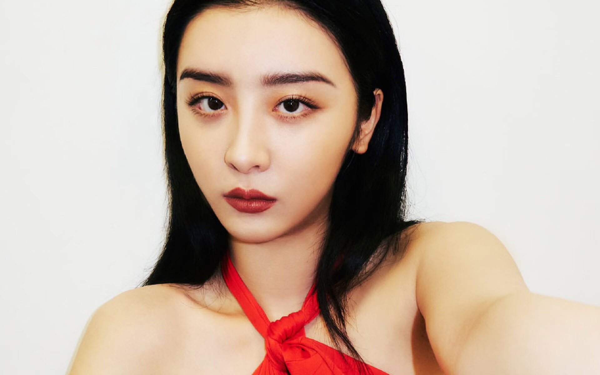 火爆足球比赛中球员传球配合默契,足球传球配合训练视频